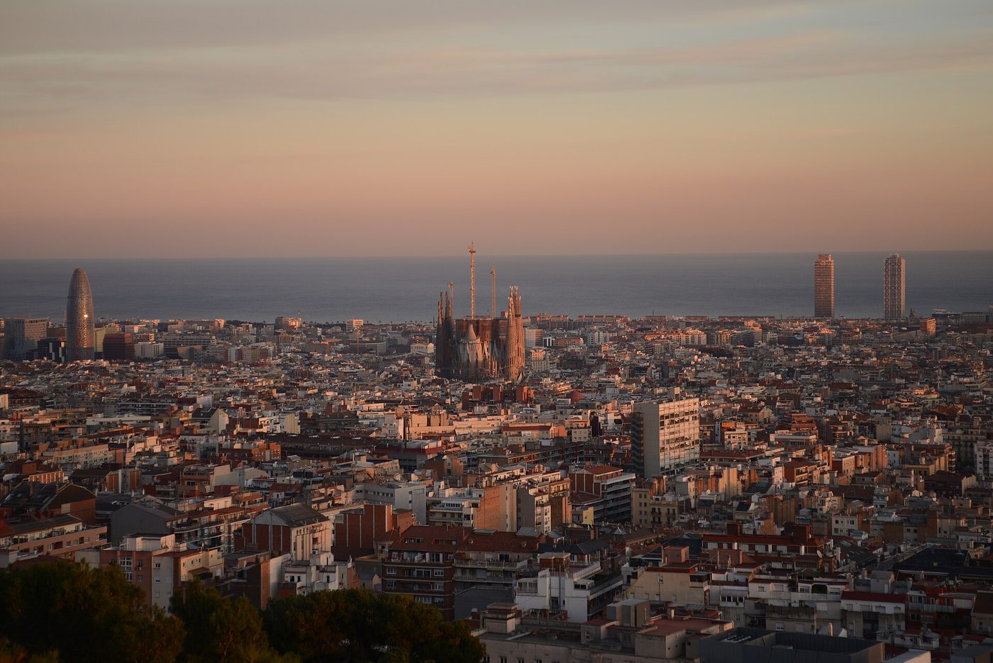 グエル公園から望むバルセロナ市街と地中海 / Barcelona and the Mediterranean seen from Park Güell